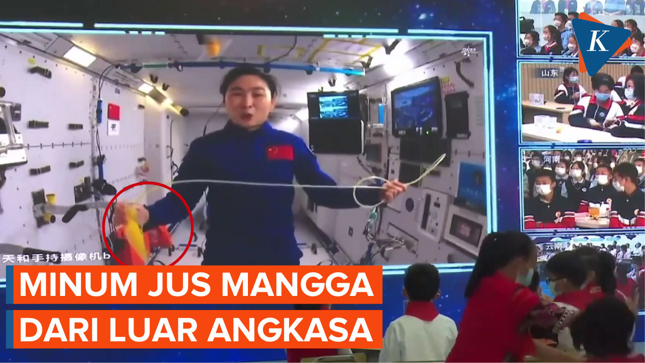 Astronot China Minum Jus Mangga dengan Sedotan Sepanjang 2 Meter, Kok Bisa?