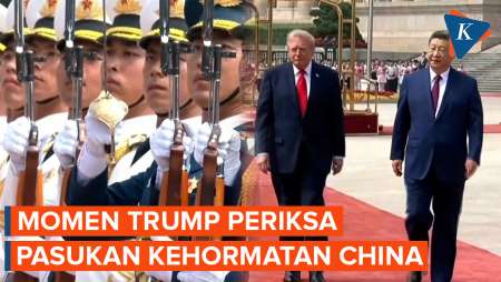 Tatapan Tajam Tentara China Saat Trump Periksa Pasukan Kehormatan