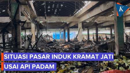 Kios Pasar Buah Kramat Jati Hangus Dilalap Api