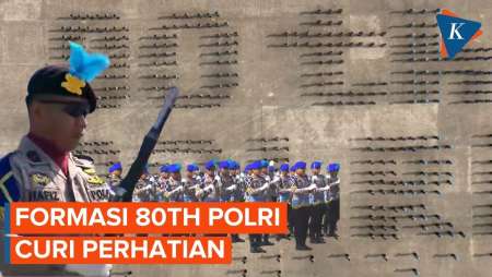 Atraksi Kolone Senjata Bentuk Logo 80 Tahun Polri Jadi Sorotan Hari Bhayangkara