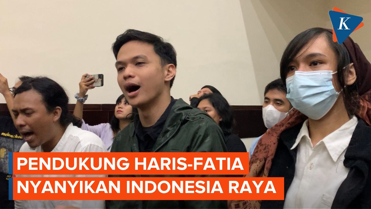 Pendukung Haris-Fatia Nyanyikan Indonesia Raya di Sidang Pencemaran Nama Baik Luhut