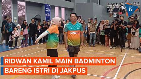 Ridwan Kamil Kampanye di Jakarta Pusat, Main Bulu Tangkis Bersama Istri