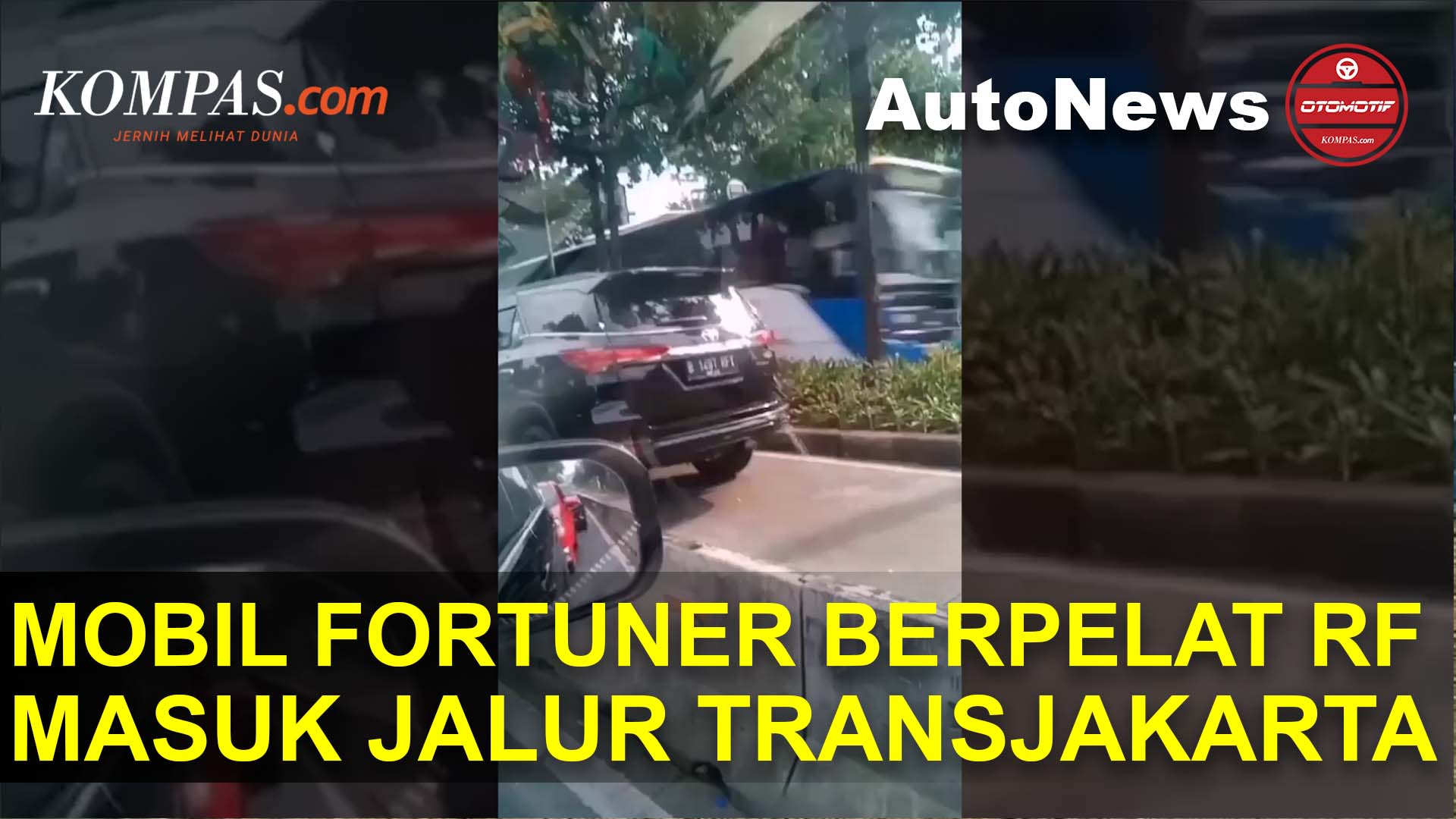 Mobil Fortuner Berpelat Dewa Terobos Jalur Transjakarta, Tetap Lolos Meski Ada Polisi