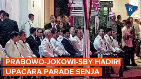 Jokowi Duduk Diapit Prabowo dan SBY di Parade Senja Kemenhan 