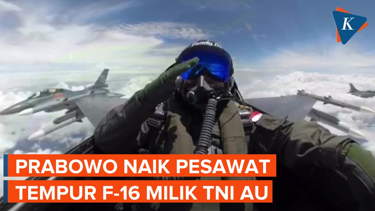 Momen Prabowo Jajal Pesawat Tempur F-16 Keliling Jakarta