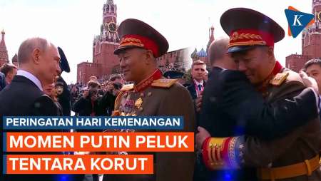 Momen Putin Peluk Tentara Korut Saat Parade Militer di Lapangan Merah