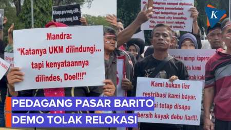 Demo di Depan Taman Langsat, Pedagang Pasar Barito Tolak Direlokasi