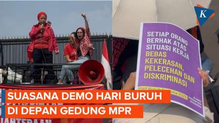 Suasana Terkini Demo Hari Buruh di Depan Gedung DPR MPR