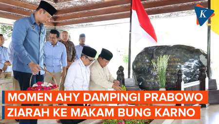 Prabowo Ziarah ke Makam Bung Karno Didampingi AHY