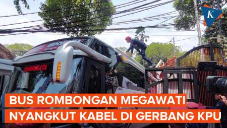 Bus Rombongan Megawati Tersangkut Kabel hingga Aspal Kantor KPU Kelupas