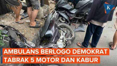 Ambulans Diduga Milik Partai Demokrat Tabrak 5 Motor di Surabaya