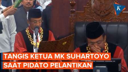 Momen Ketua MK Baru Suhartoyo Menangis Saat Pidato Pelantikan