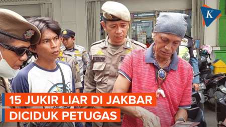 Momen 15 Juru Parkir Liar di Minimarket Jakbar Pasrah Diciduk…