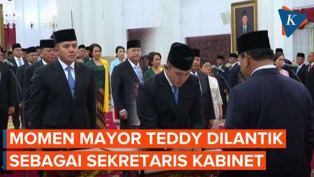 Momen Mayor Teddy Dilantik Prabowo Sebagai Sekretaris Kabinet