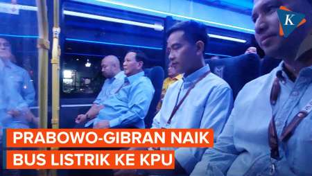 Momen Prabowo-Gibran Naik Bus Listrik ke KPU Hadiri Pengundian Nomor…