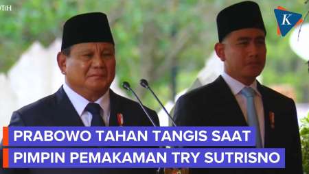 Momen Prabowo Pimpin Pemakaman Try Sutrisno, Sekop Tanah Dan Tahan Tangis