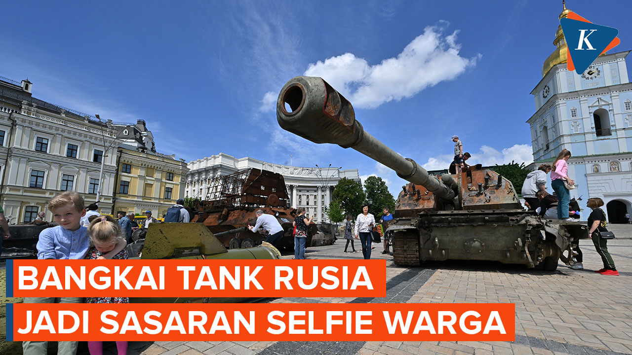 Bangkai Tank Militer Rusia Jadi Sasaran 