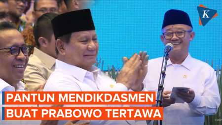 Momen Prabowo Dibuat Tertawa oleh Pantun Mendikdasmen