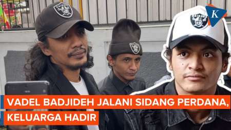 Vadel Badjideh Jalani Sidang Perdana Kasus Persetubuhan, Keluarga Bawakan Makanan