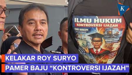 Momen Roy Suryo Pamerkan Baju "Ilmu Hukum Kontroversi Ijazah" Usai Sidang Praperadilan