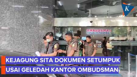 Geledah Kantor Ombudsman Terkait Korupsi CPO, Kejagung Bawa Tumpukan Dokumen