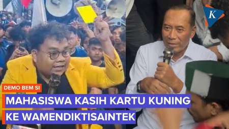 Kecewa, Mahasiswa Beri Kartu Kuning Ke Wamendiktisaintek