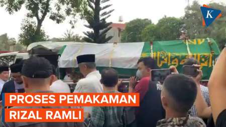 Pemakaman Rizal Ramli Diiringi Isak Tangis Keluarga