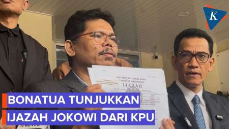 Bonatua Silalahi Tunjukkan Salinan Jokowi Tanpa Sensor