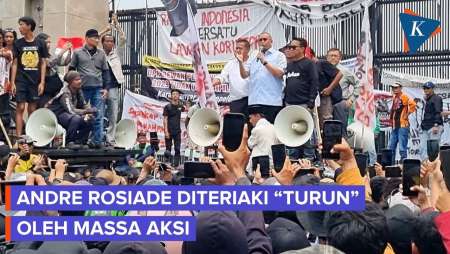 Momen Andre Rosiade Diteriaki “Turun” Oleh Massa Aksi Saat Orasi