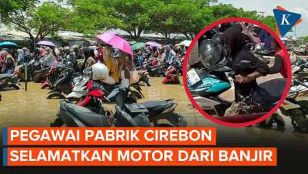 Pemandangan Ratusan Motor Pegawai Pabrik di Cirebon Terendam Banjir