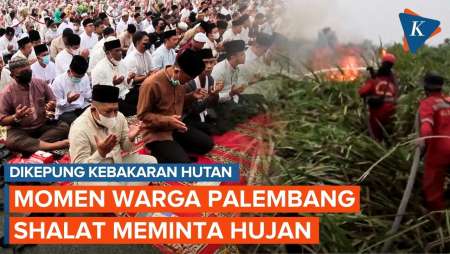 Momen Warga Palembang Shalat Meminta Hujan Di Tengah Meluasnya Karhutla