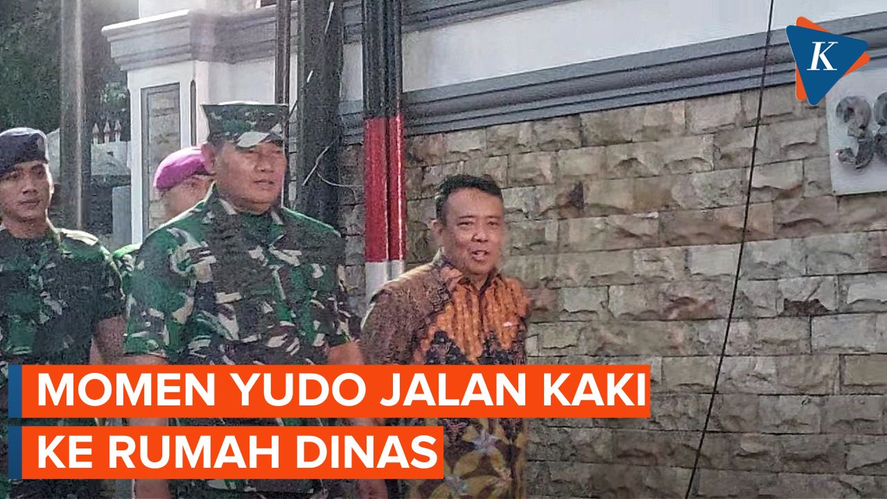 Yudo Margono Jalan Kaki ke Rumah Dinasnya Usai Tes Kelayakan Panglima TNI