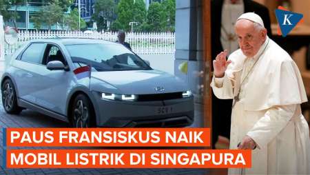 Momen Paus Fransiskus Naik Mobil Listrik di Singapura, Duduk di Depan dan Buka Jendela