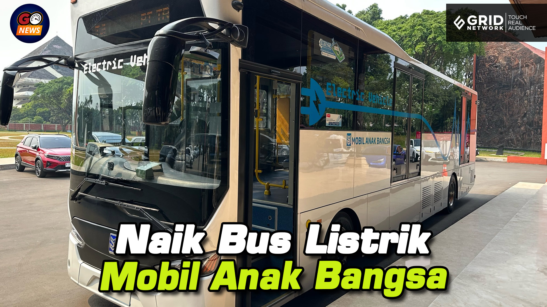 Begini Rasanya Naik Bus Listrik Mobil Anak Bangsa Keliling Jakarta | GridOto News