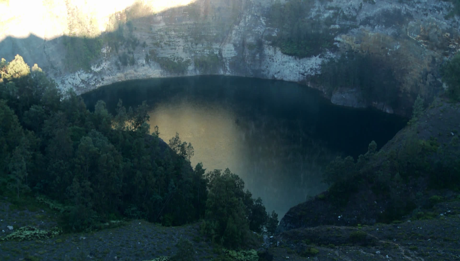 DANAU KELIMUTU 