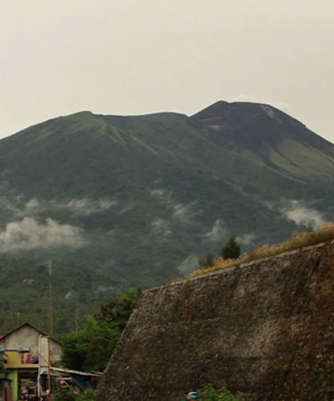 GUNUNG GAMALAMA